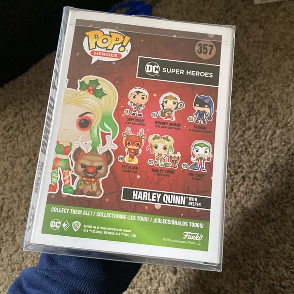 Harley Quinn with reindeer funko pop - Picture 5 of 6